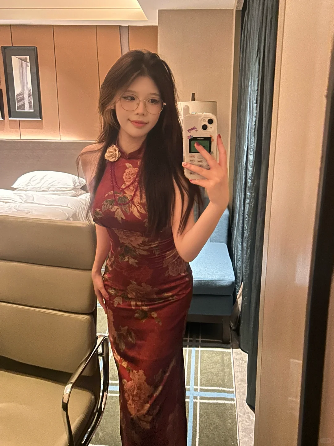 听我的 气质这块选红色旗袍