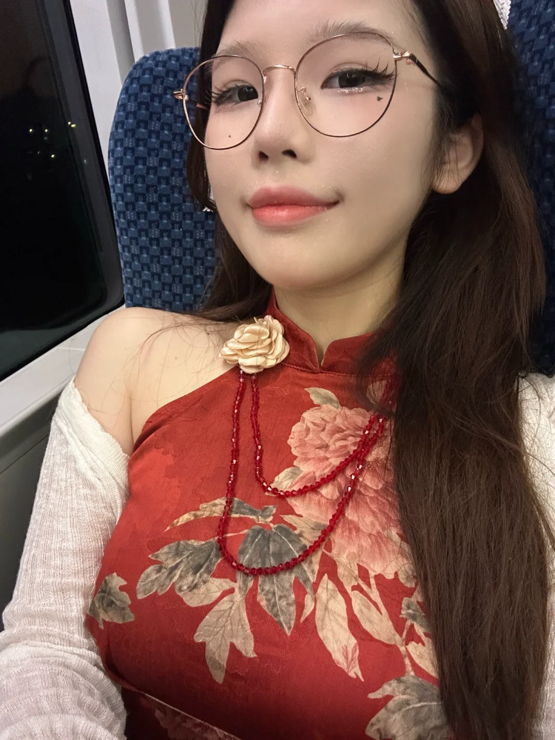 听我的 气质这块选红色旗袍
