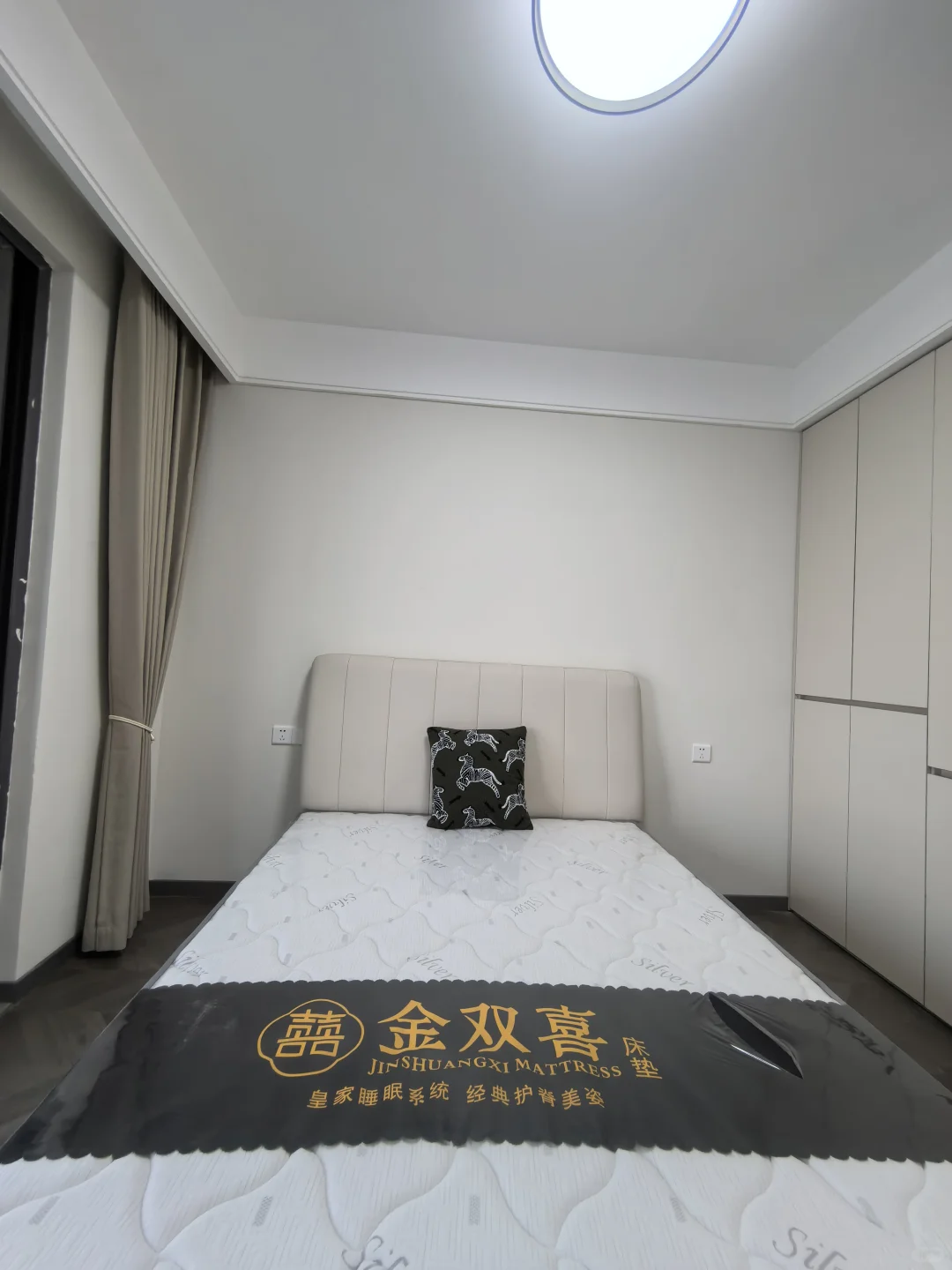 租客已搬走，已深度保洁，三室一厅 2800
