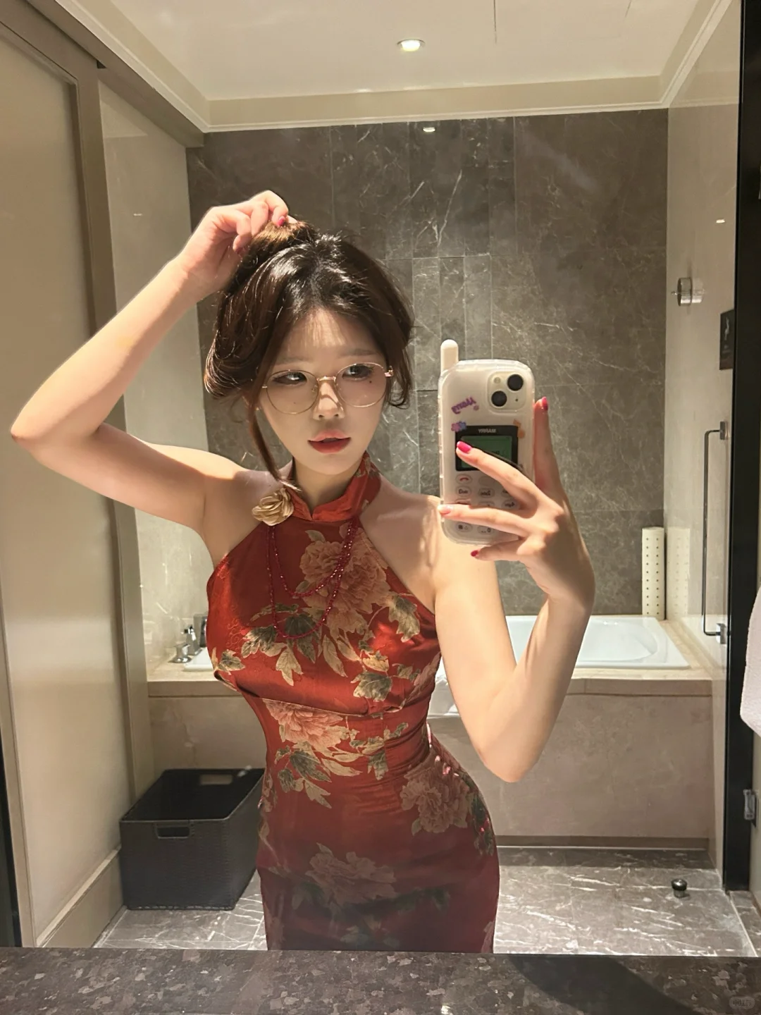 听我的 气质这块选红色旗袍