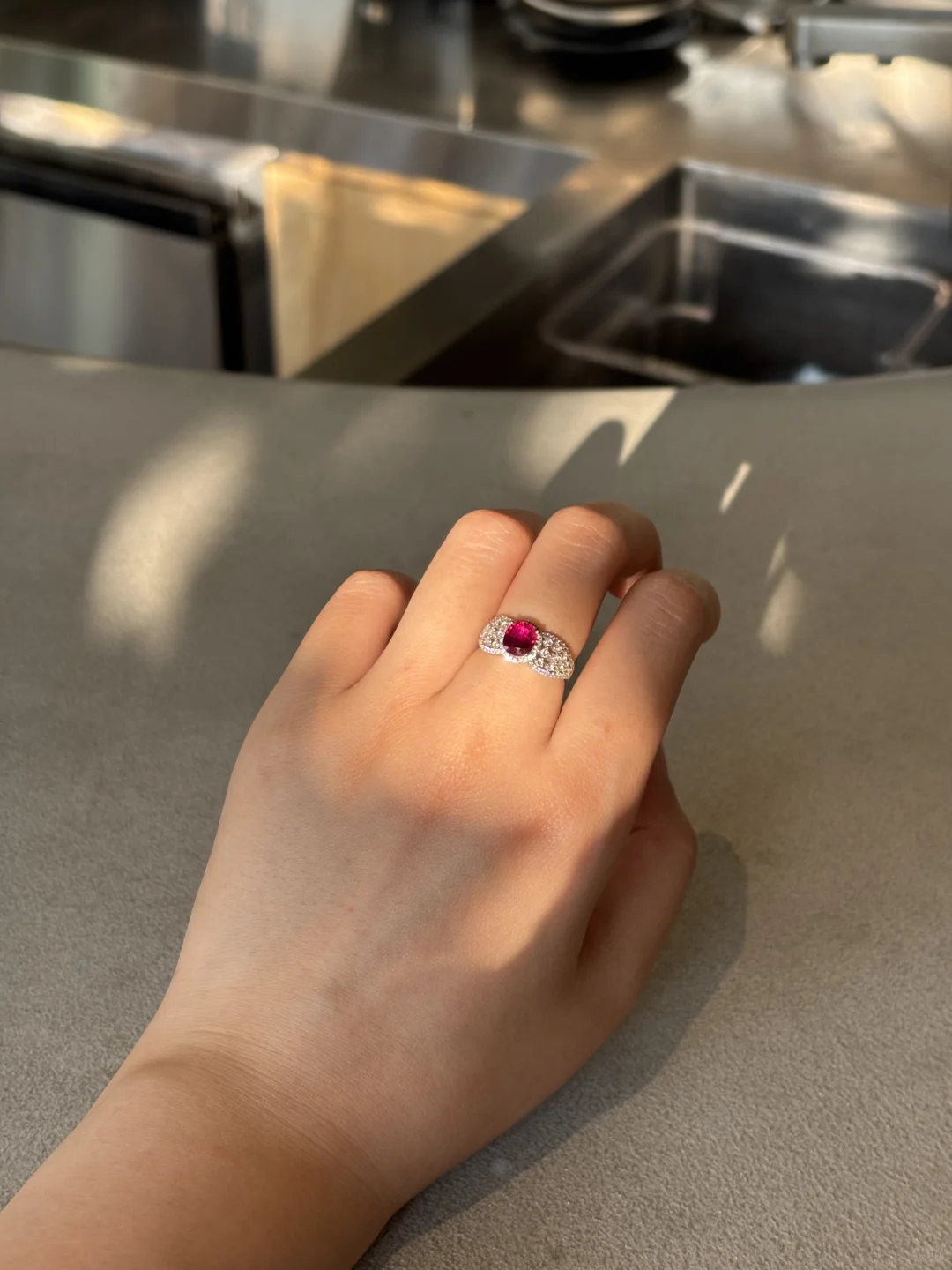 珠宝展上买到的一颗“娇艳欲滴”的ruby🩸