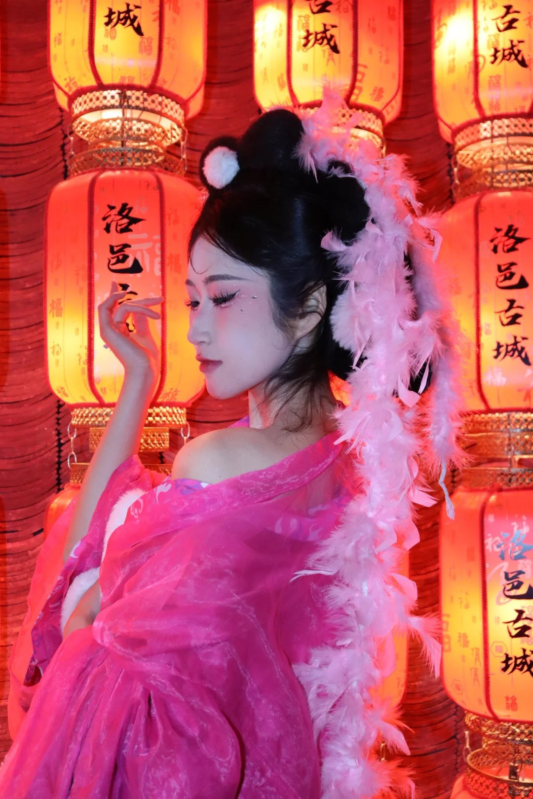 粉红色的妲己妆造真的很妖艳