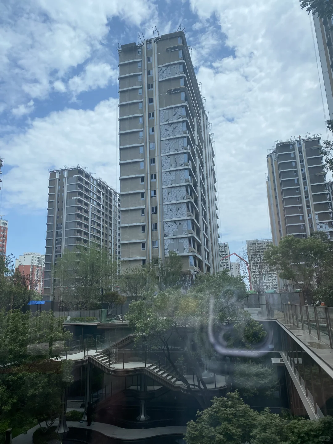 镜头里有蓝天白云🌧️