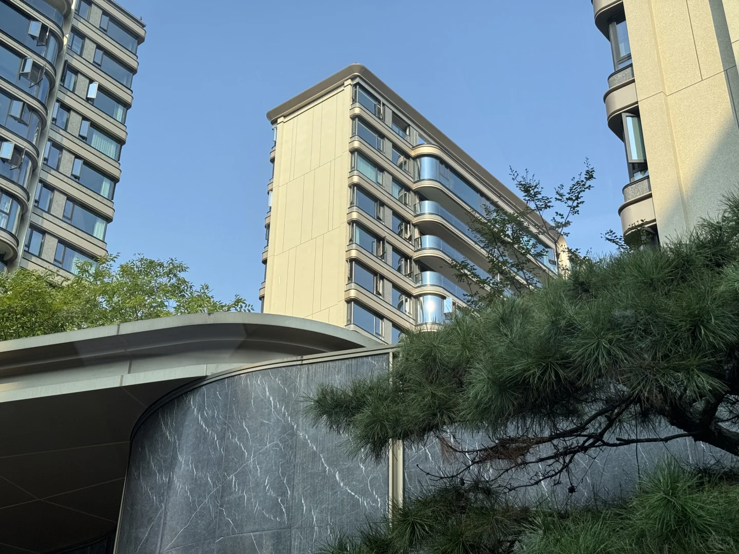 交付样板01-香港置地西元的铝板立面