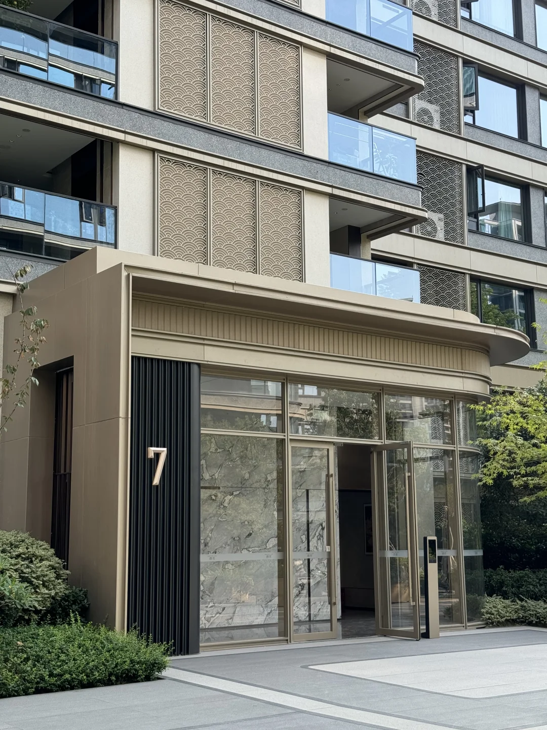 交付样板01-香港置地西元的铝板立面