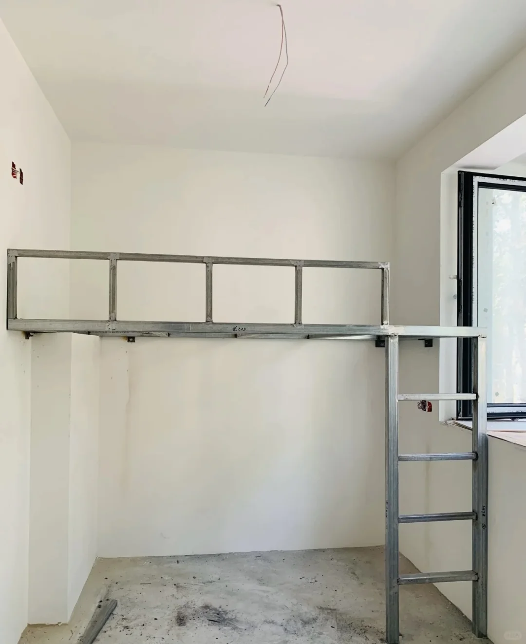 🌟【小空间逆袭指南】复式loft带给你温馨小窝