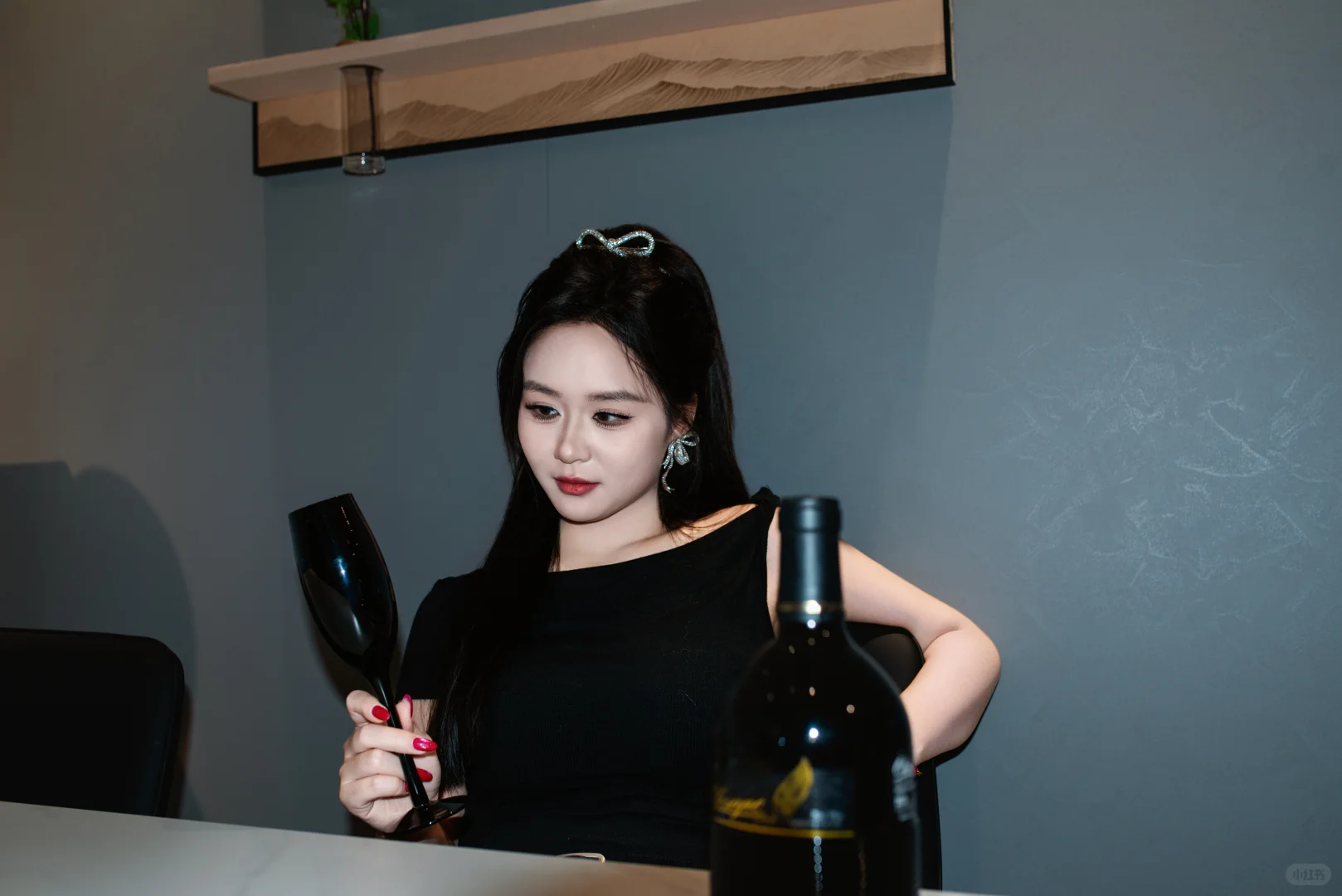 她在说今晚很精彩～🍷
