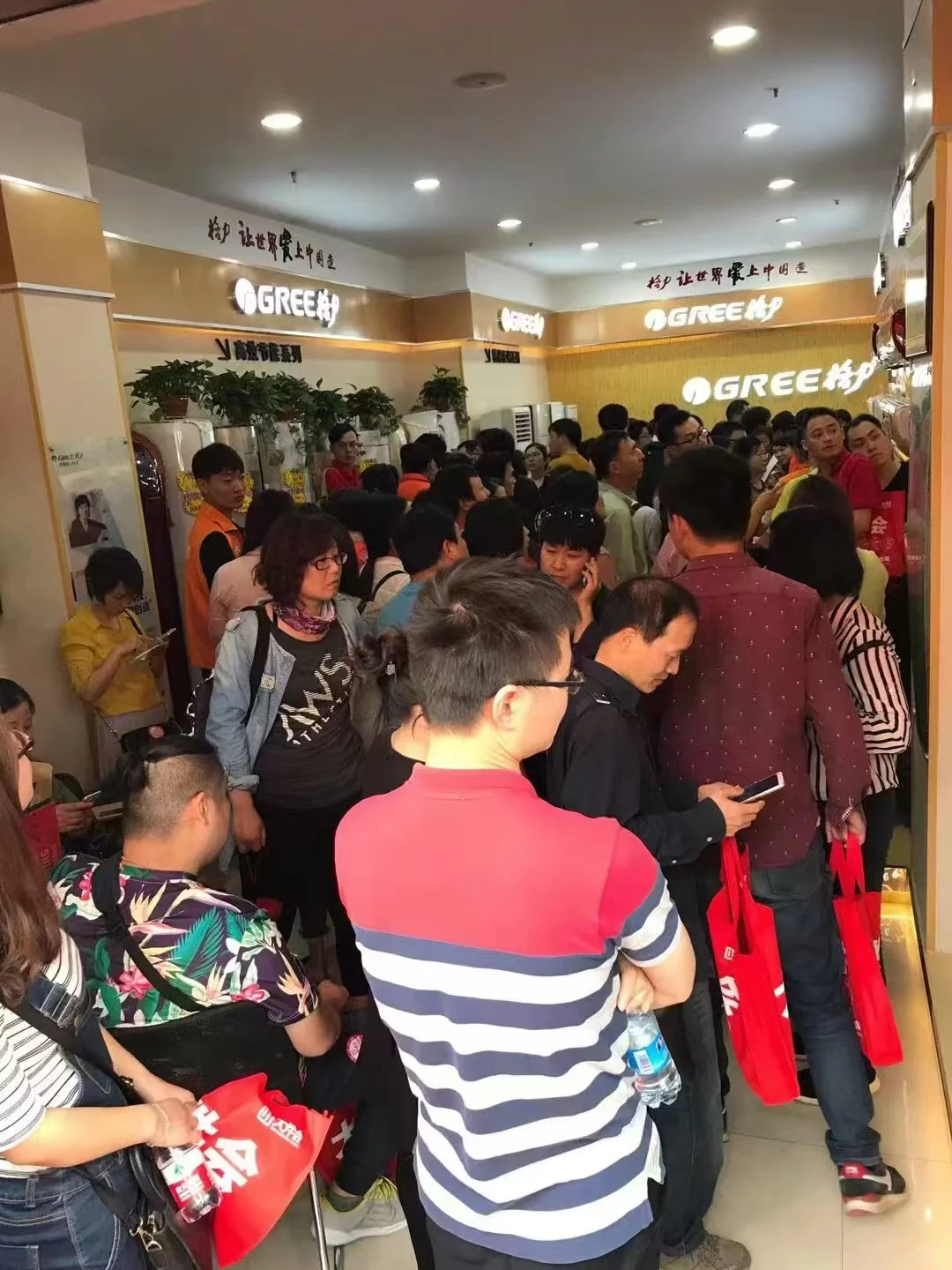 装修建材团购人气爆棚。