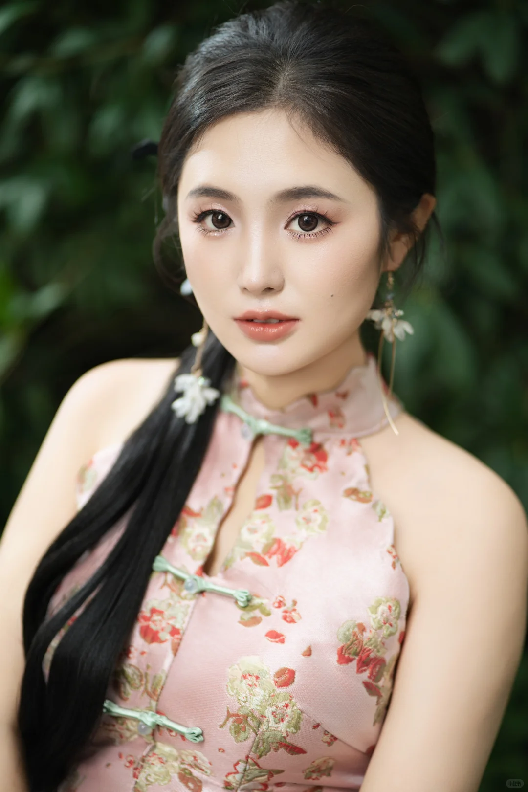 说一句绝美不过分吧！🌸新中式晨袍这么化