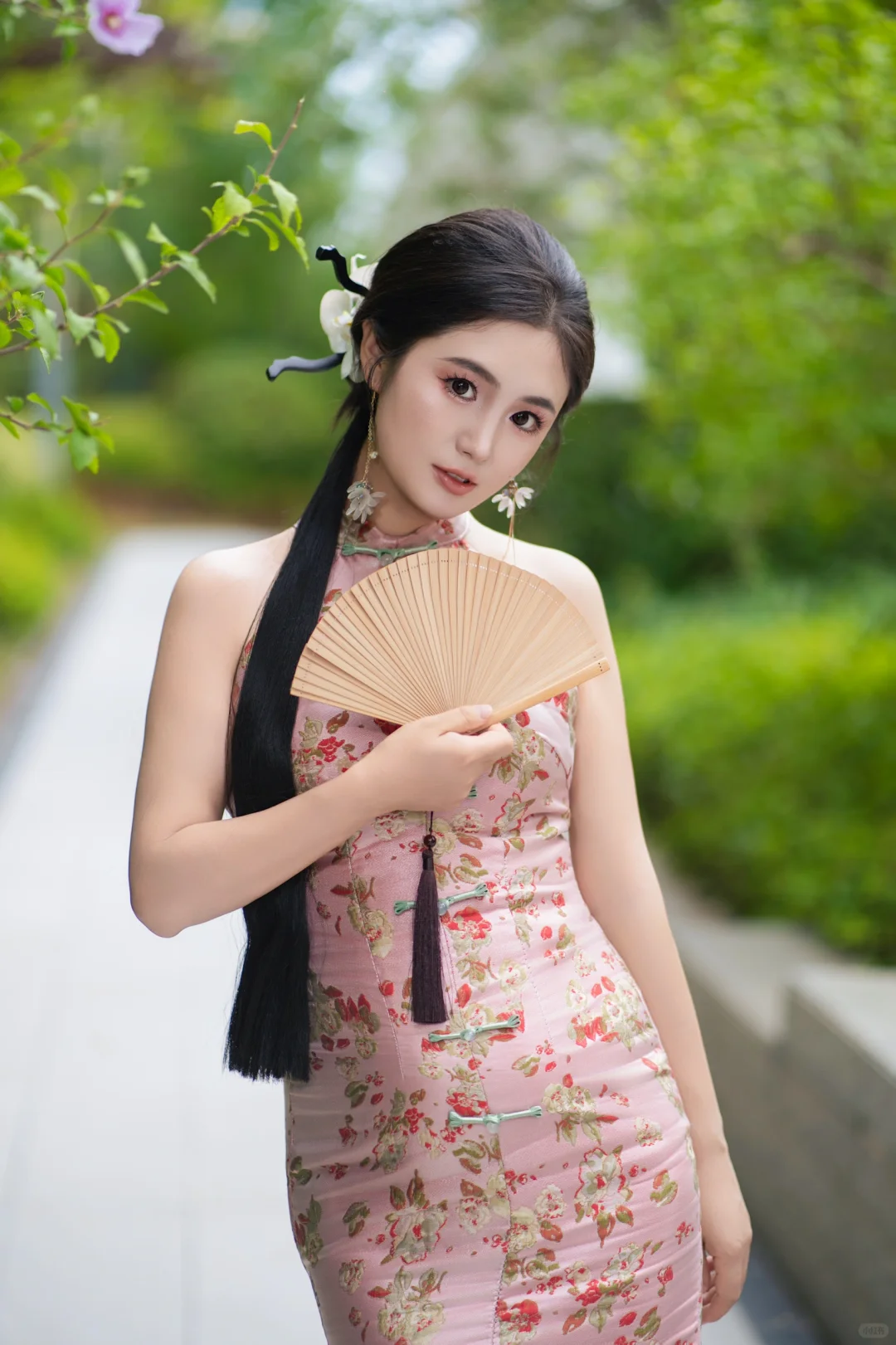 说一句绝美不过分吧！🌸新中式晨袍这么化