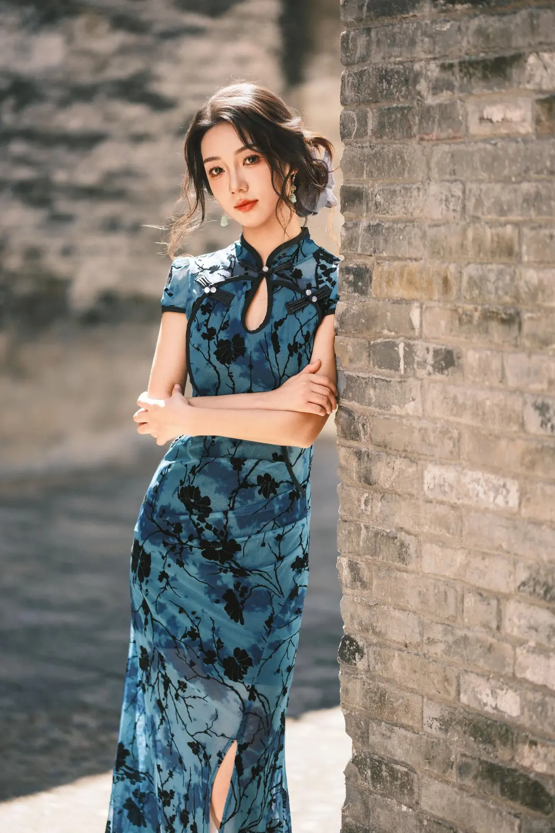 穿旗袍逛老巷 这组民国风写真氛围感拉满