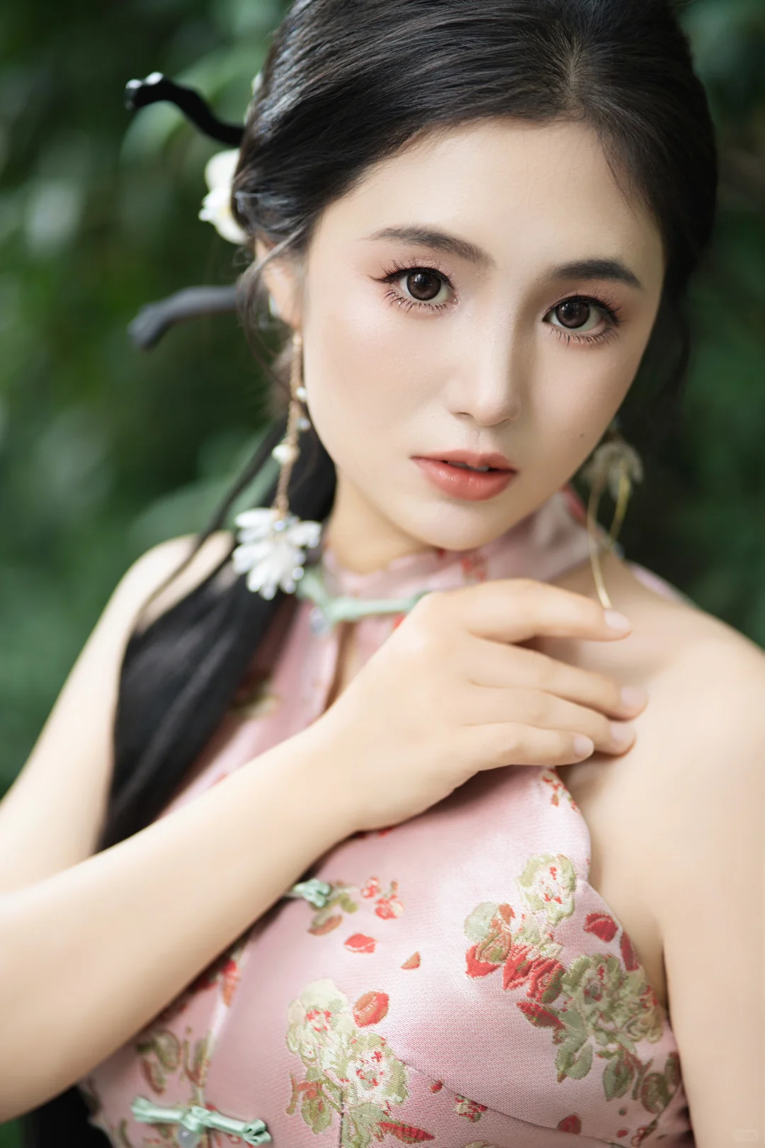 说一句绝美不过分吧！🌸新中式晨袍这么化