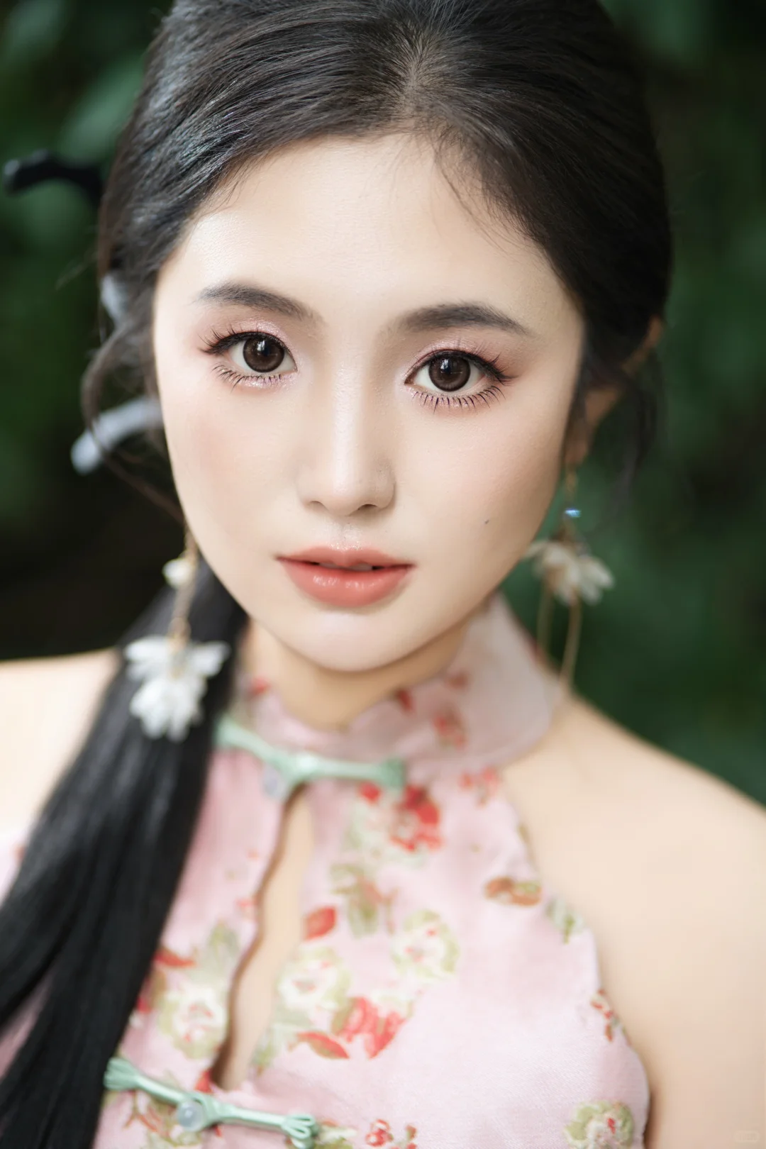 说一句绝美不过分吧！🌸新中式晨袍这么化
