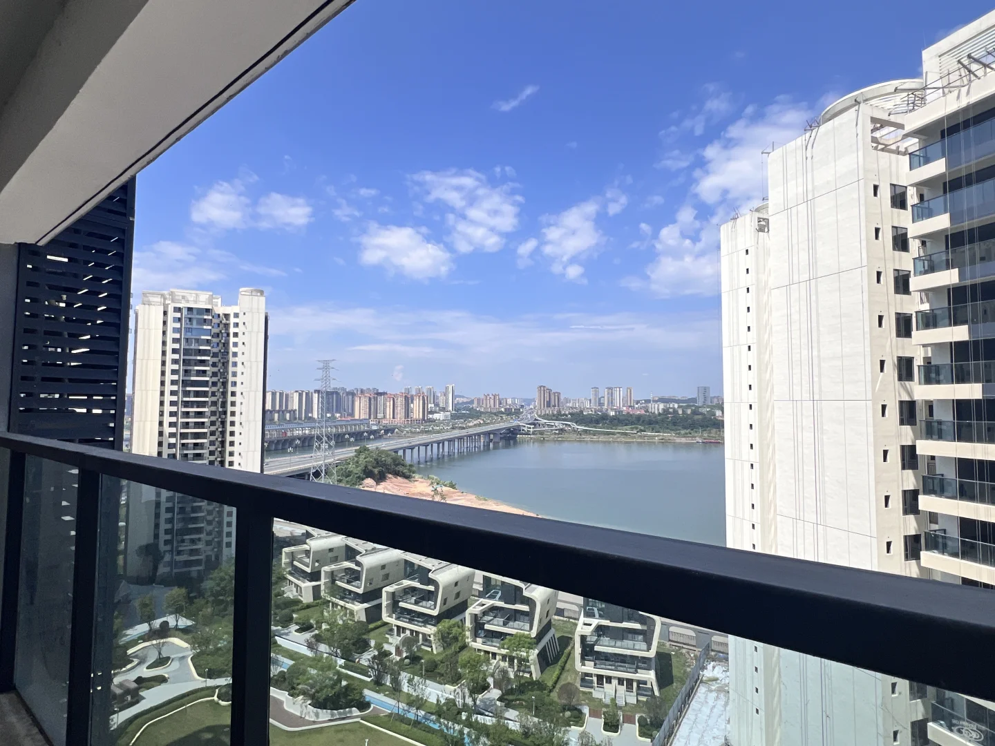 南充买房太难选了