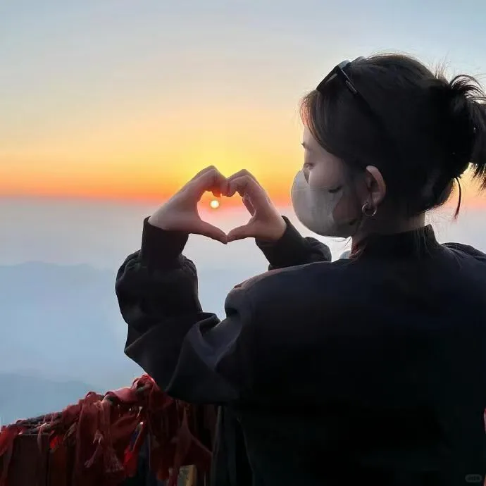 晚霞背影女头❤️余生请多海风和晚霞🌅