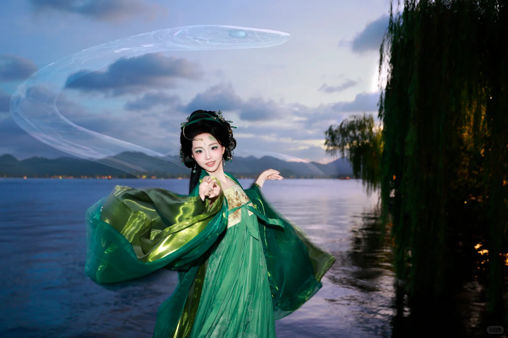 这一袭绿 妖艳又明媚🐍