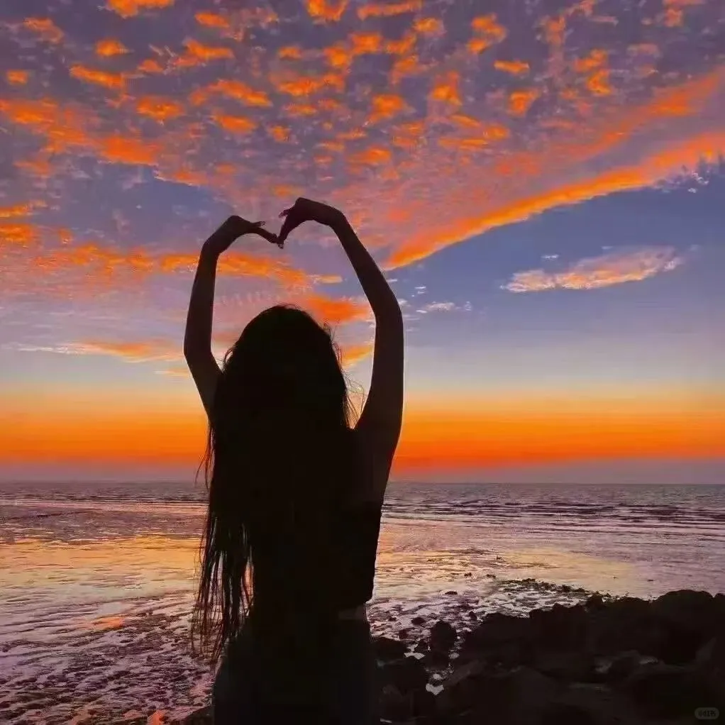 晚霞背影女头❤️余生请多海风和晚霞🌅