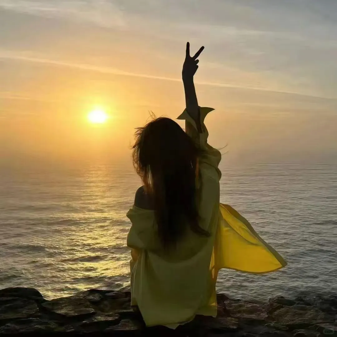 晚霞背影女头❤️余生请多海风和晚霞🌅