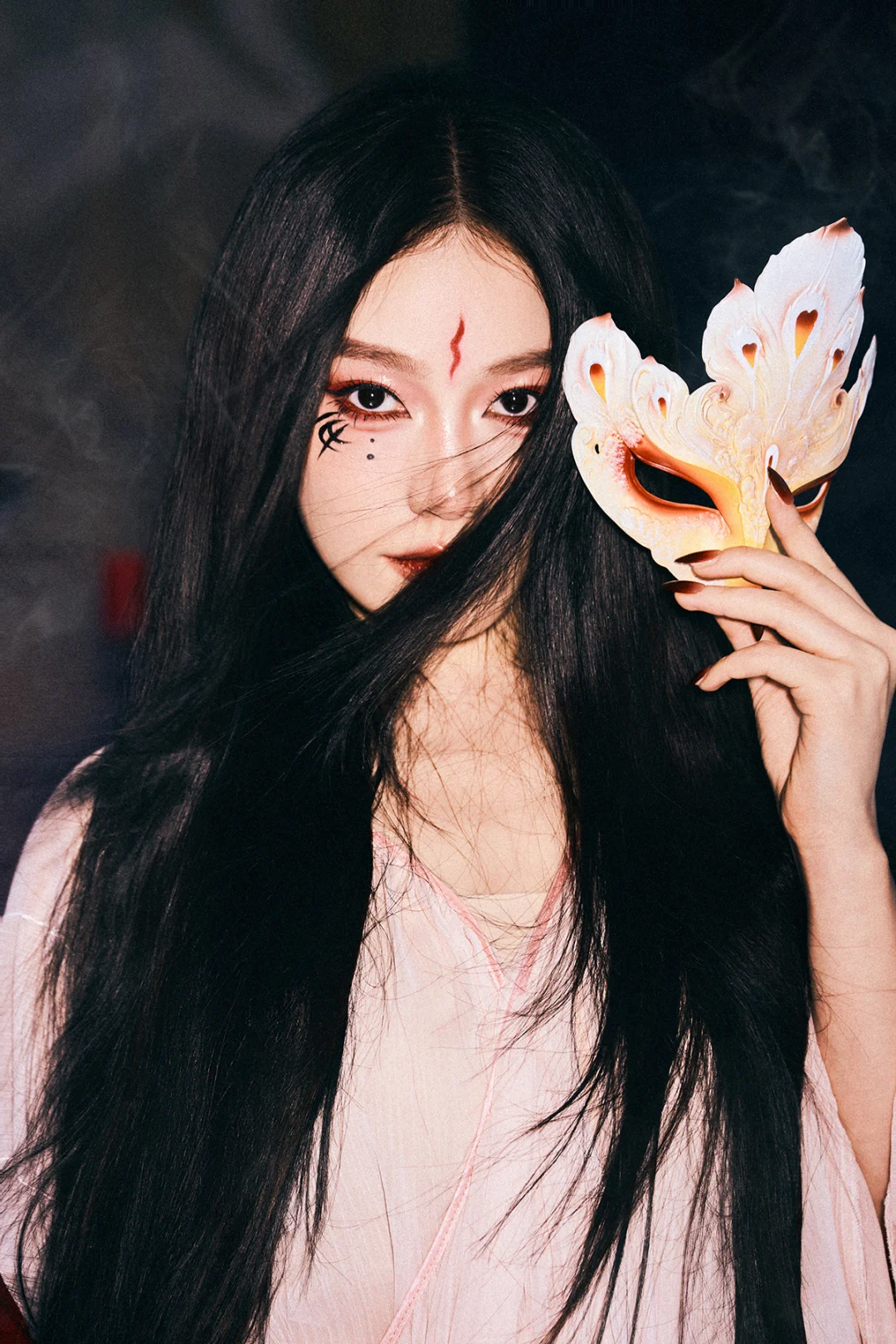 魅惑感红衣妲己写真🥀🥀果真美极了