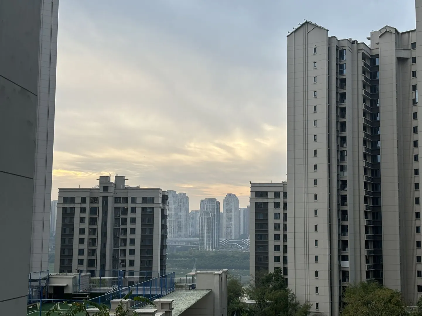 南滨路 四室两厅两卫 真实房源