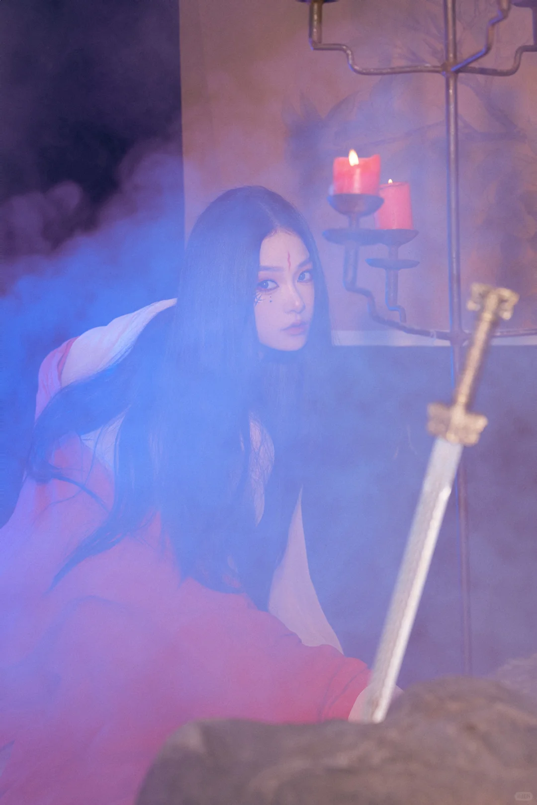 魅惑感红衣妲己写真🥀🥀果真美极了