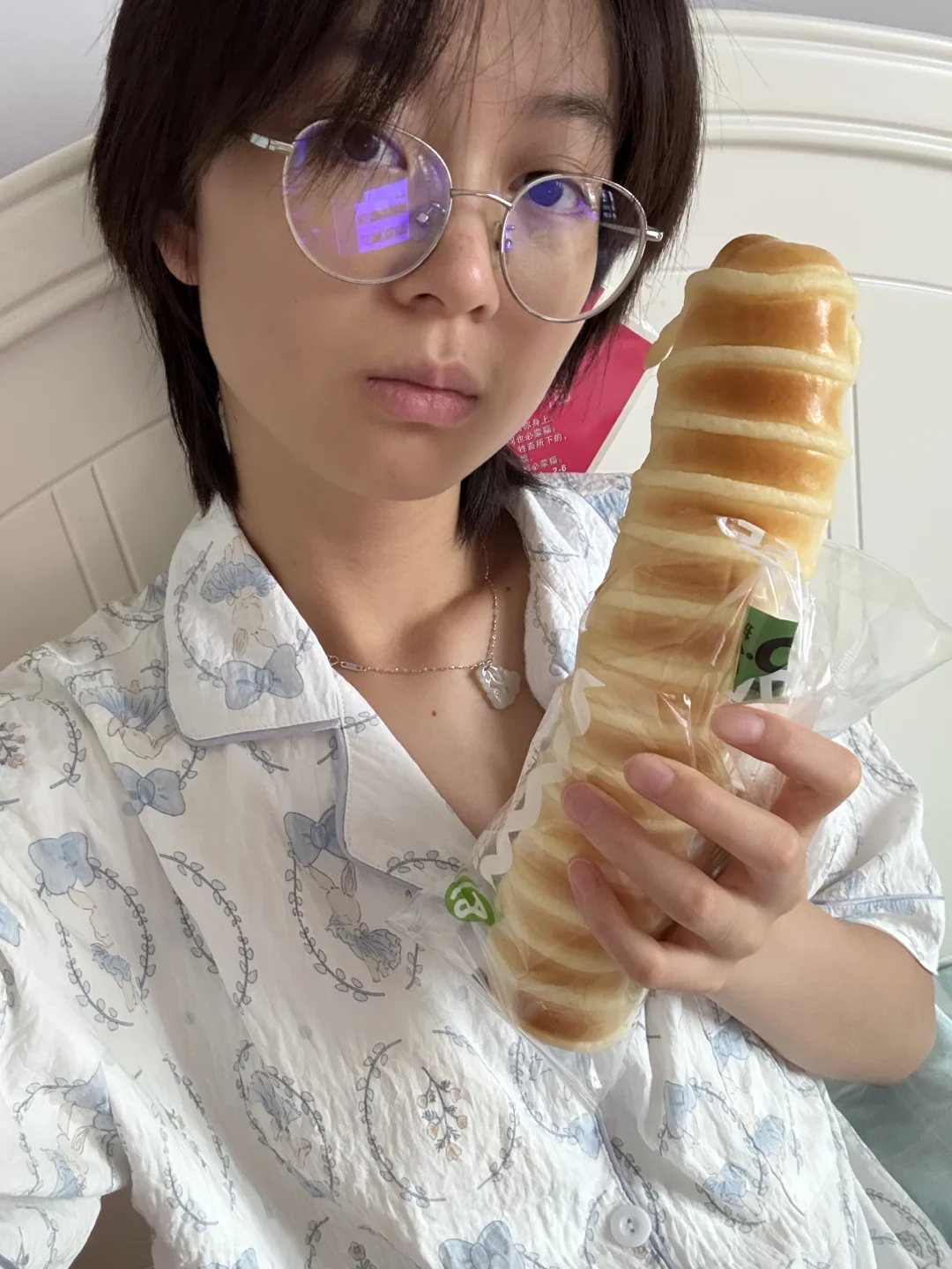 打了6.9折的毛毛虫面包也是一样地好吃😋😋