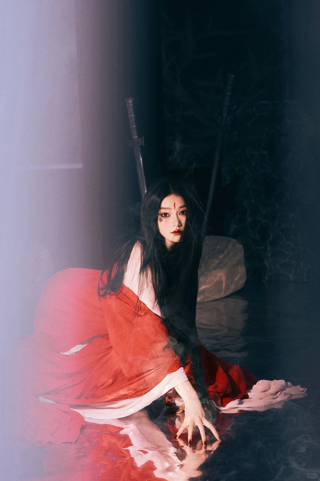 魅惑感红衣妲己写真🥀🥀果真美极了