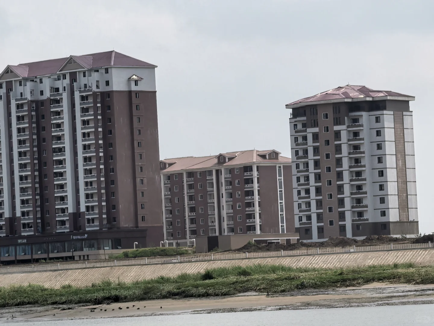 中朝边境的风景线：鸭绿江畔的现代化建筑