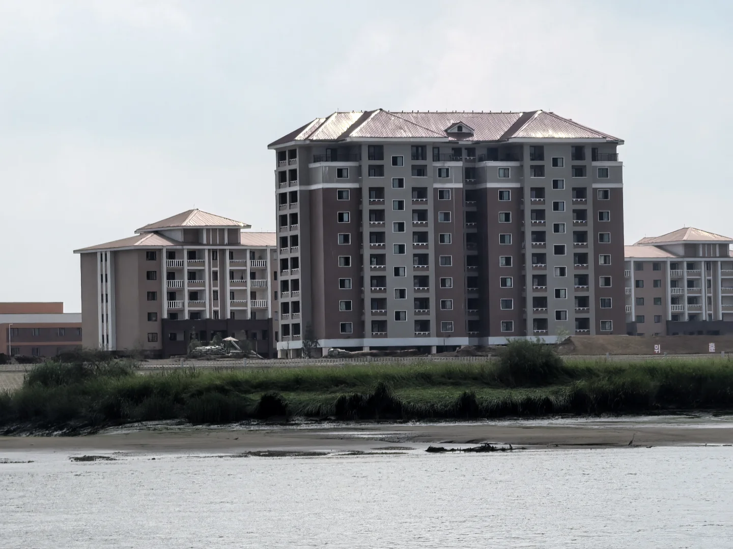 中朝边境的风景线：鸭绿江畔的现代化建筑