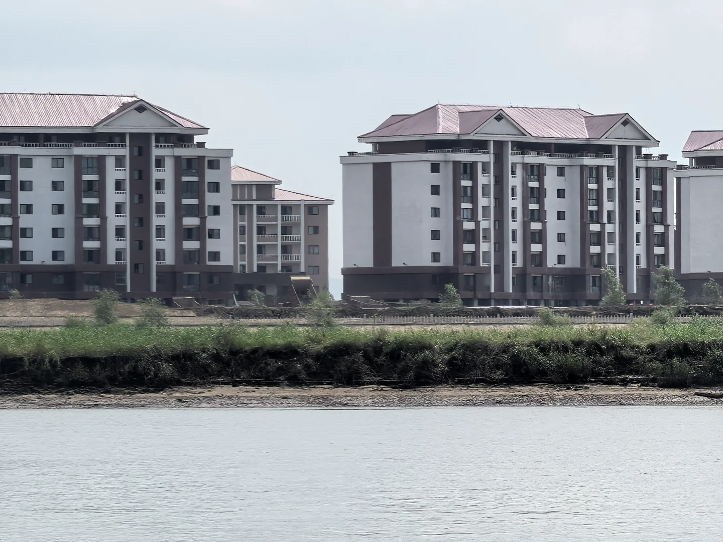 中朝边境的风景线：鸭绿江畔的现代化建筑