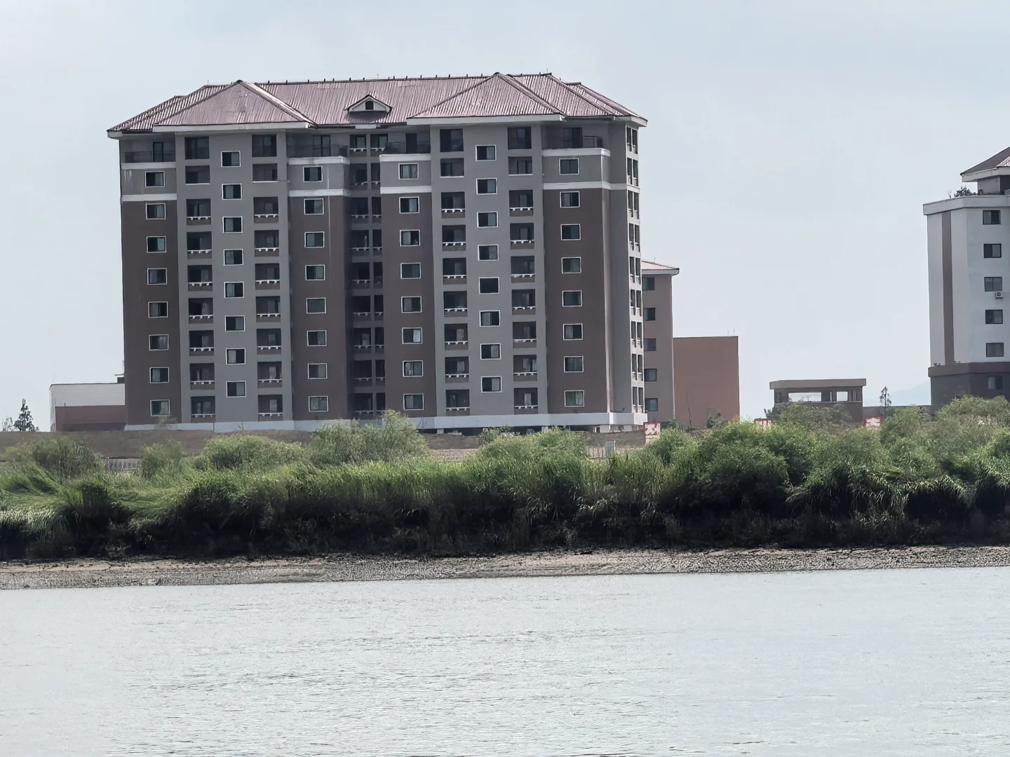 中朝边境的风景线：鸭绿江畔的现代化建筑