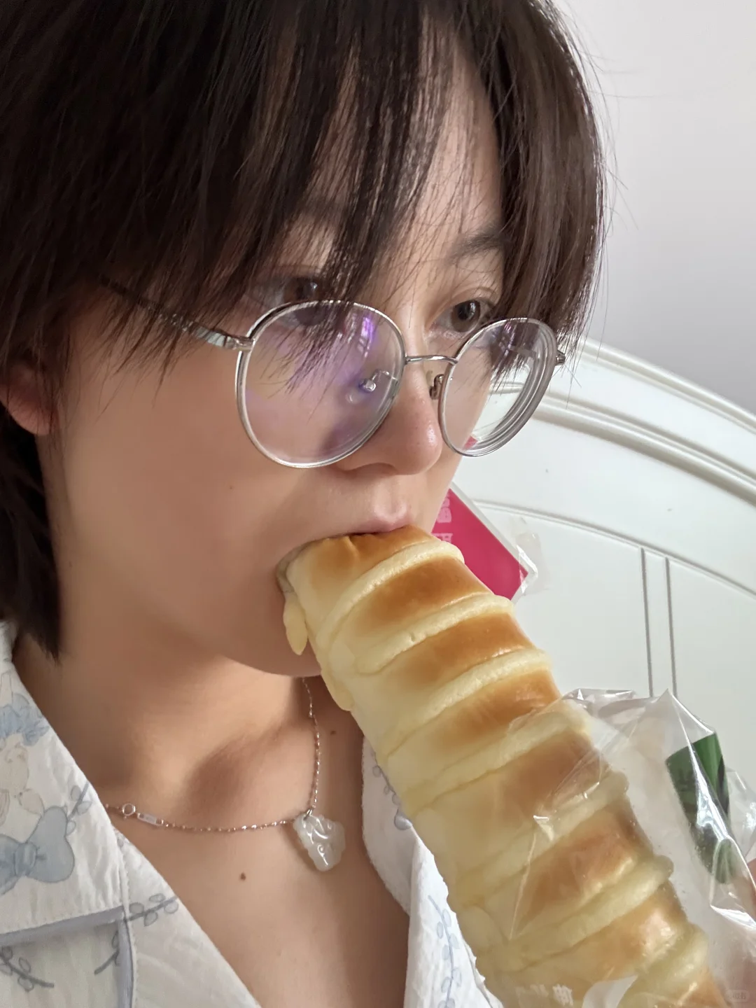 打了6.9折的毛毛虫面包也是一样地好吃😋😋
