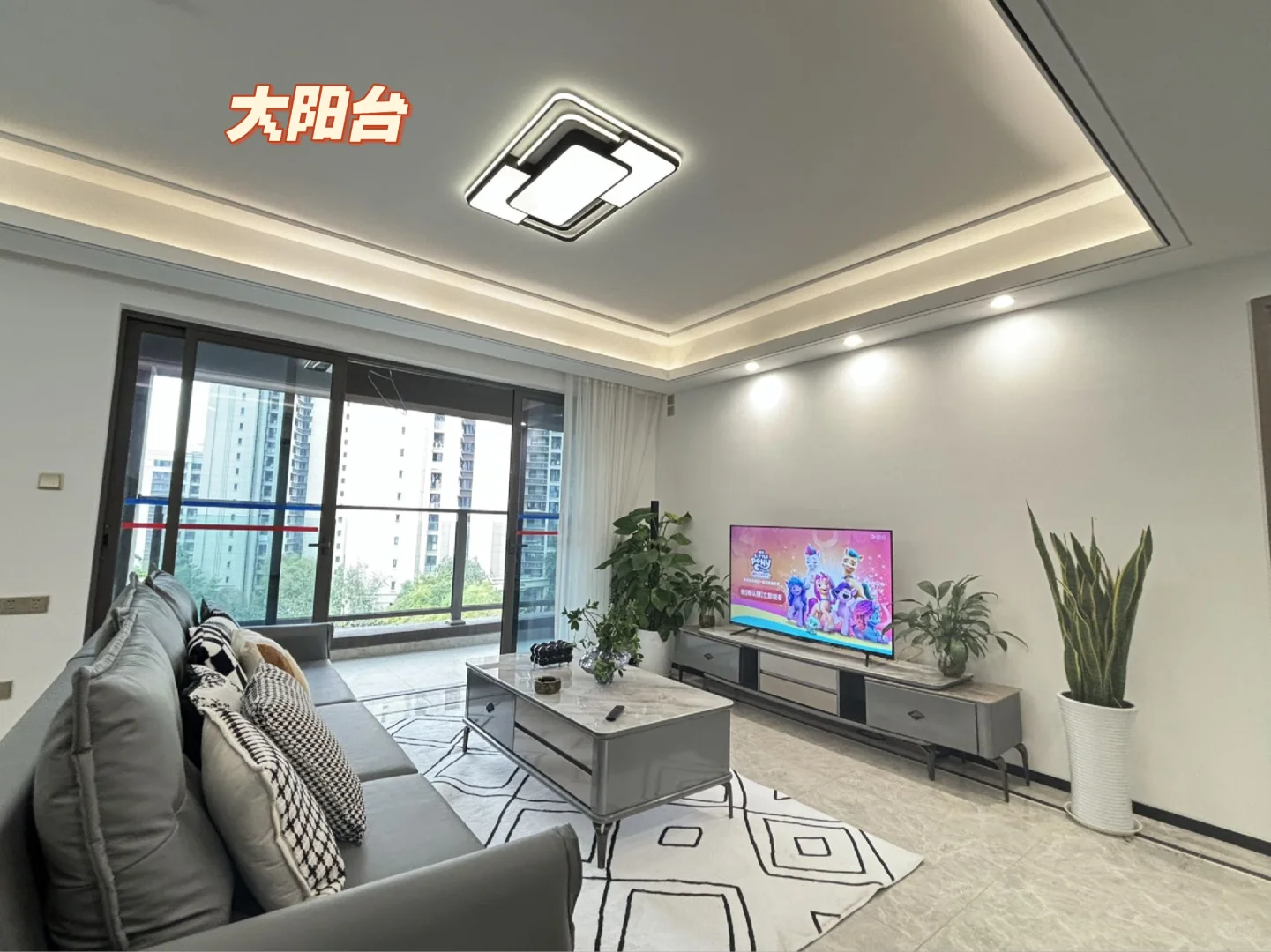 南滨路 四室两厅两卫 真实房源