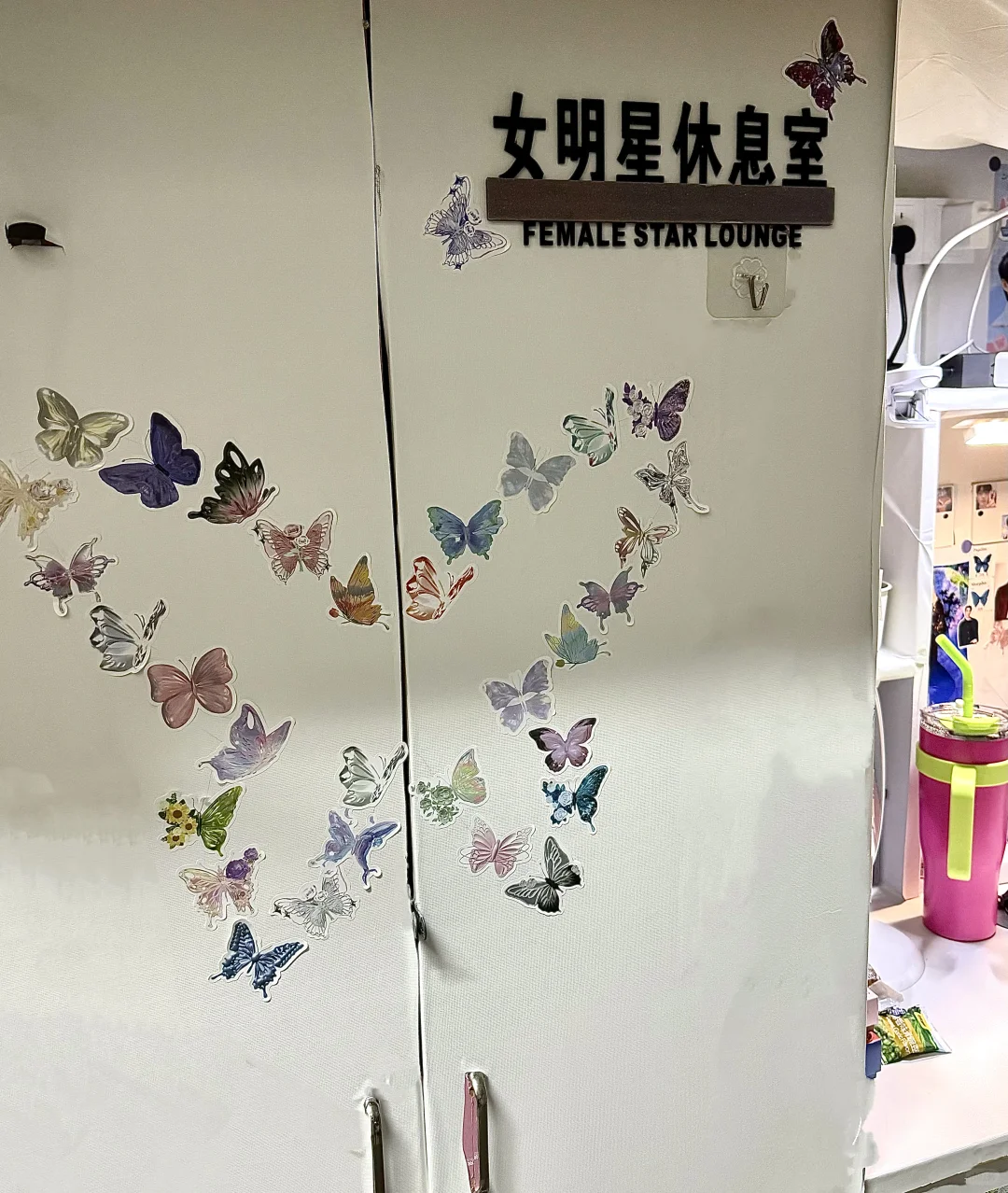 小妖艳布置书桌
