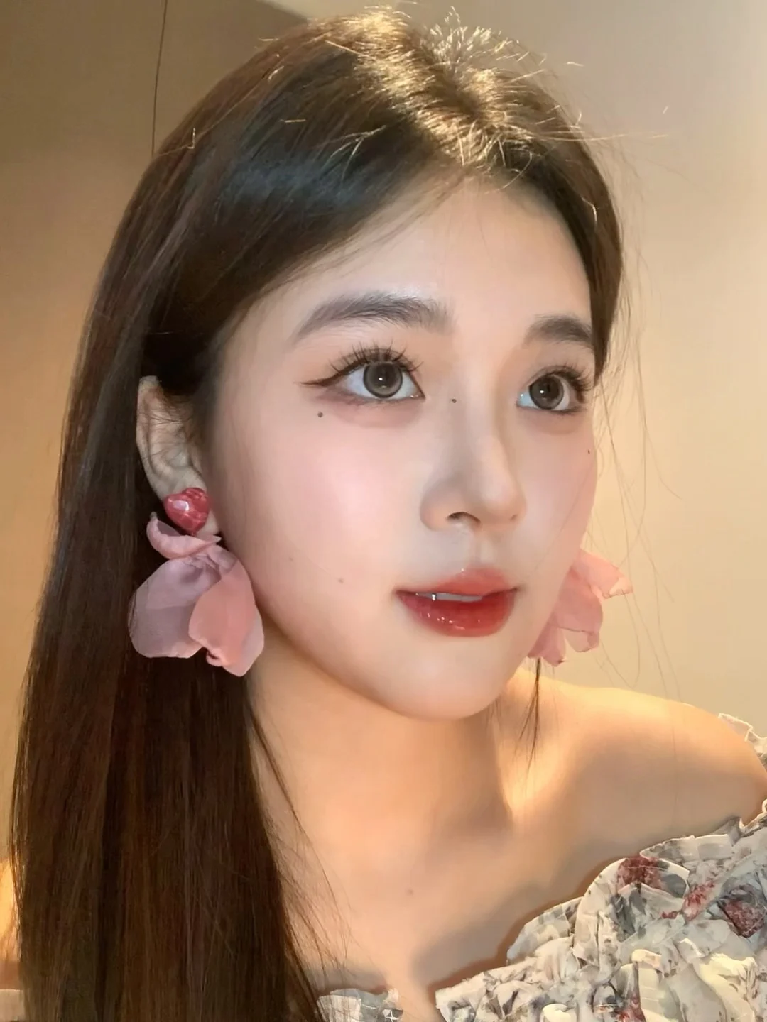 看我一键get氛围感大眼美女