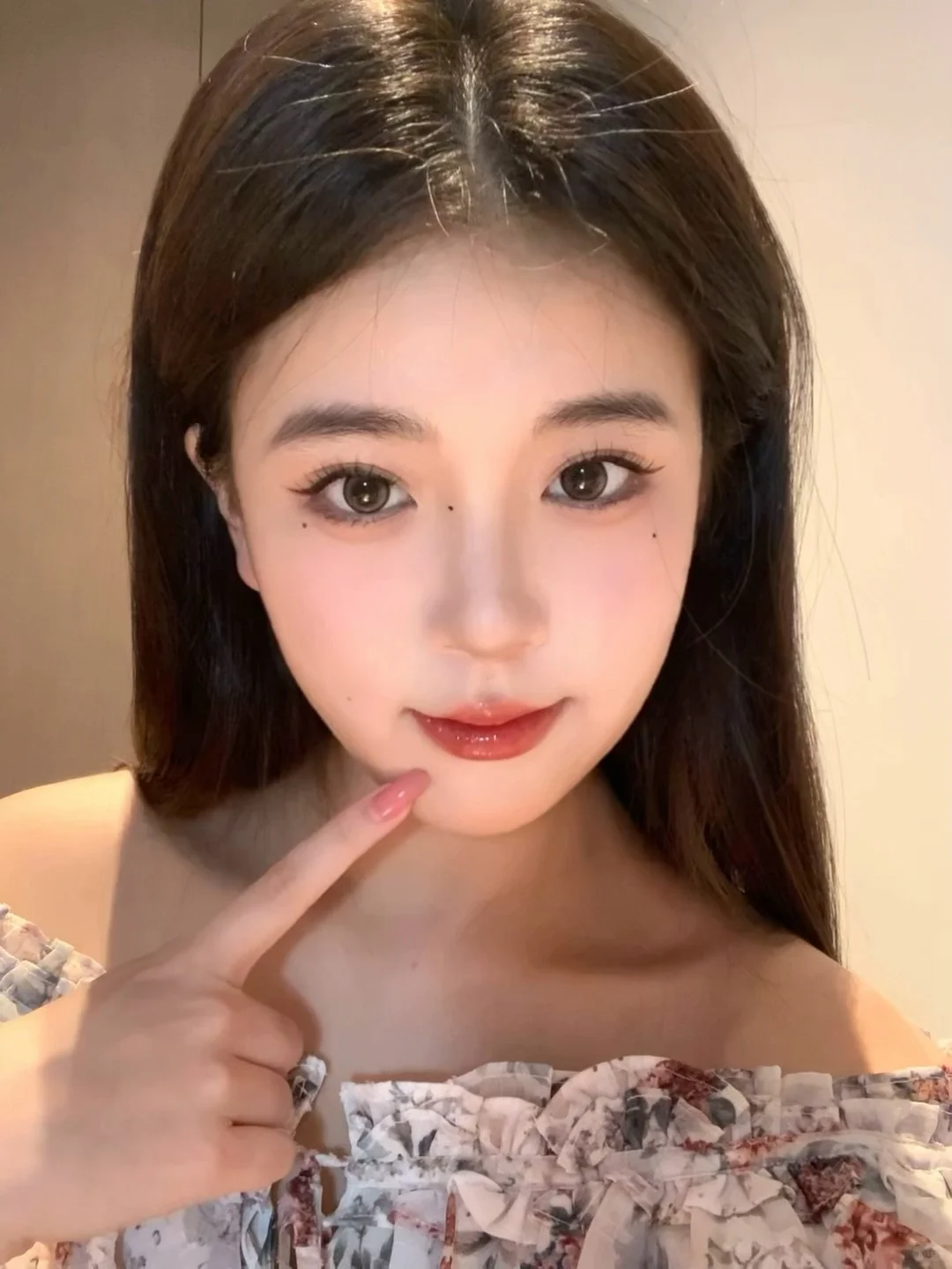 看我一键get氛围感大眼美女