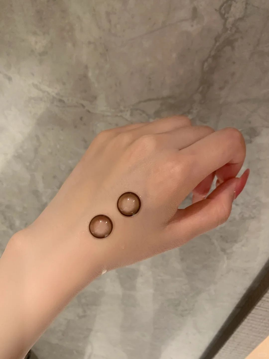 看我一键get氛围感大眼美女