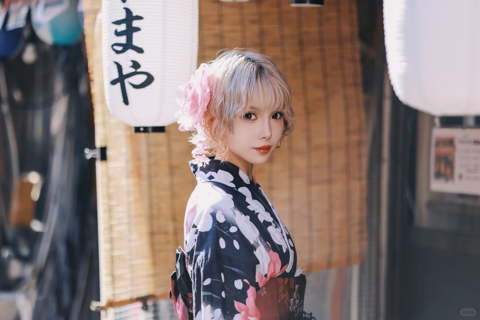 浅草寺一朵妖艳的花