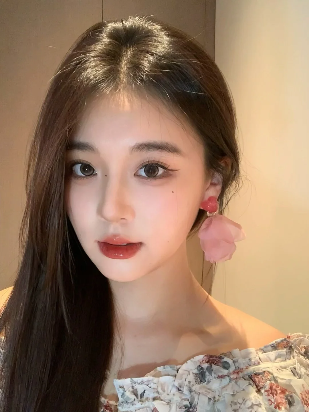 看我一键get氛围感大眼美女