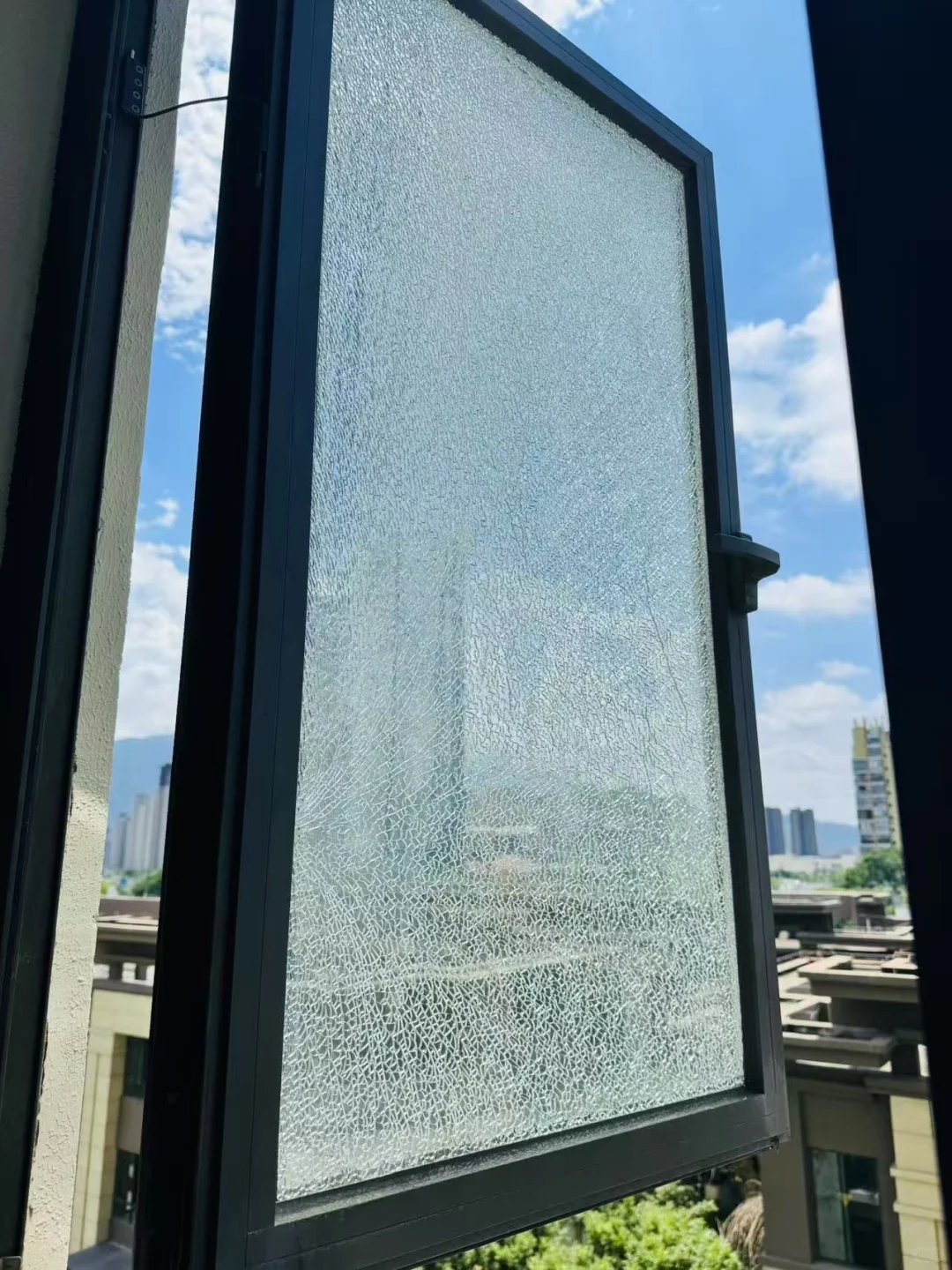 开发商原配封窗换还是不换，都来说说看！