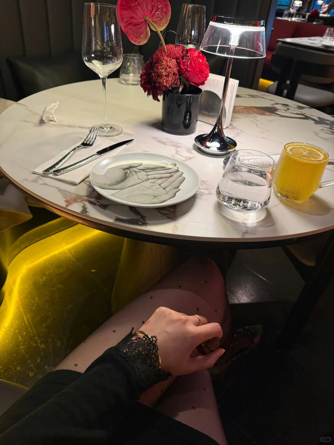 少女不行那就变少妇吧。哈哈哈
