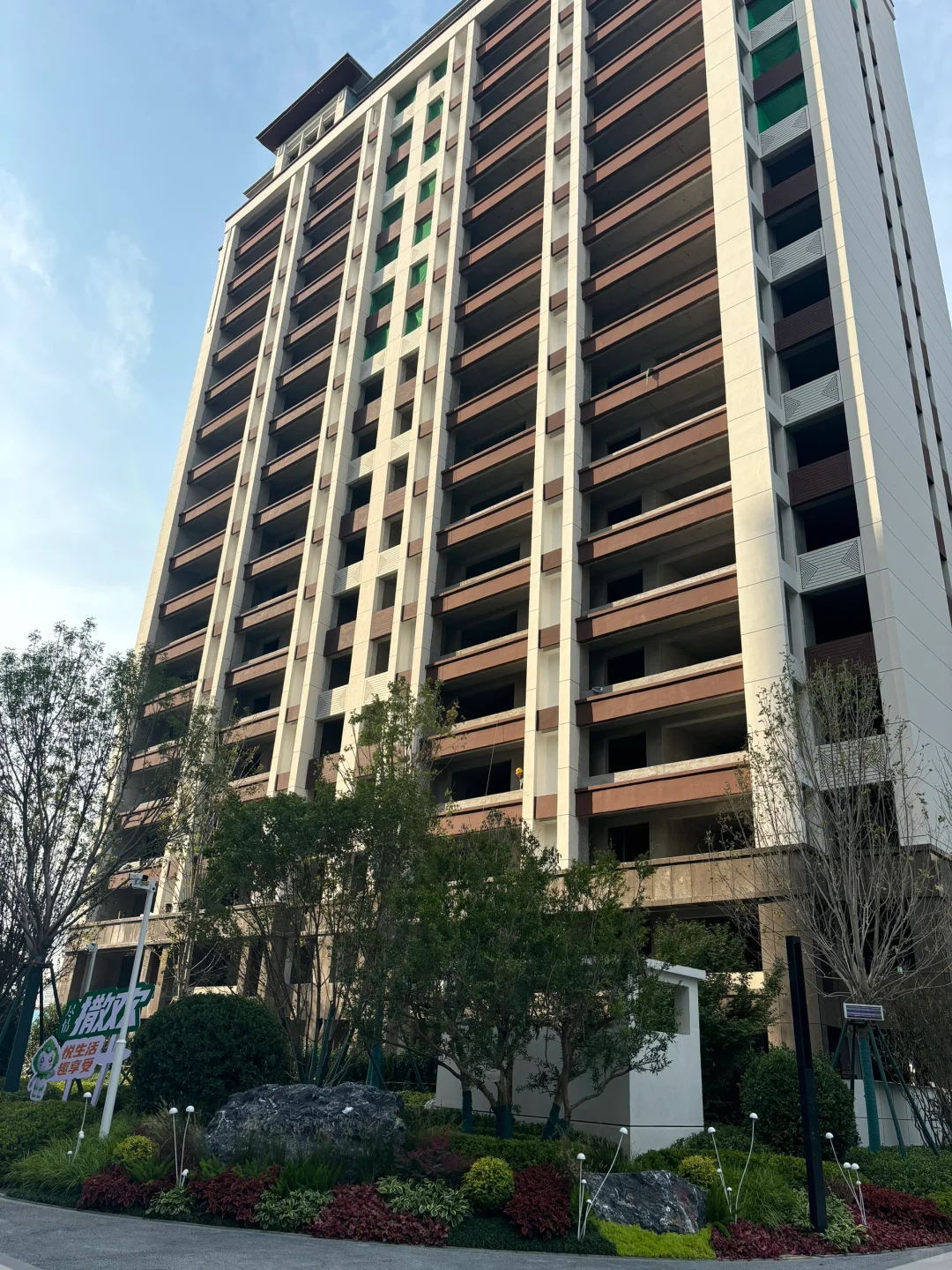 老公不在家，自己去买房