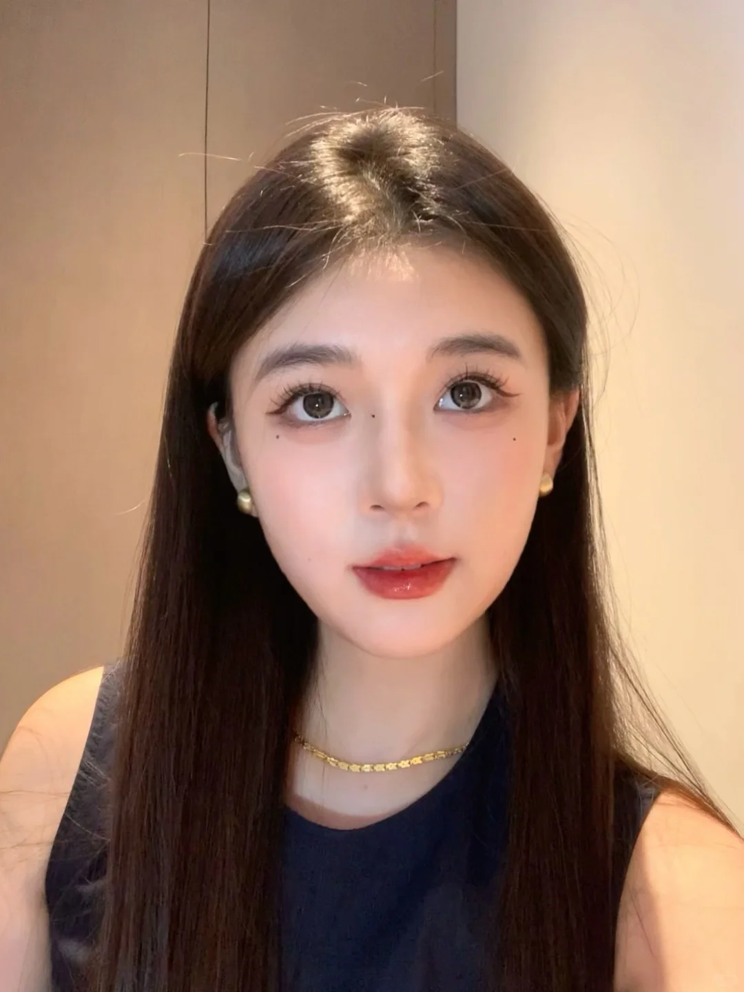 看我一键get氛围感大眼美女