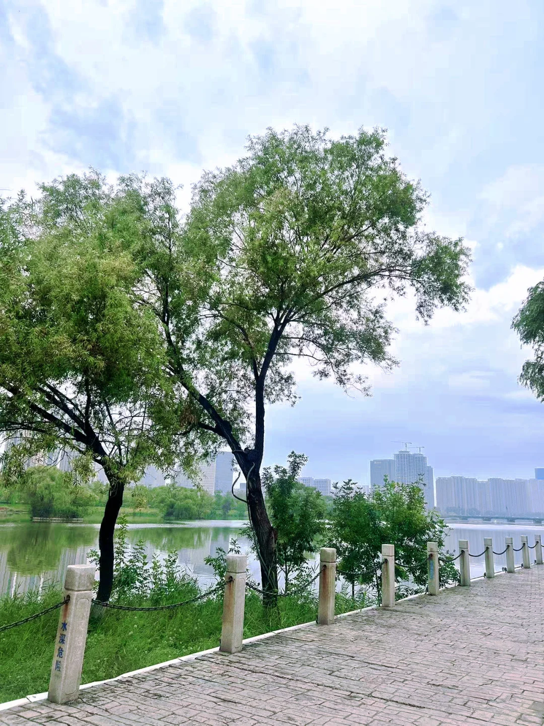 攒了这么久的钱终于拿下太原这个河景大平层