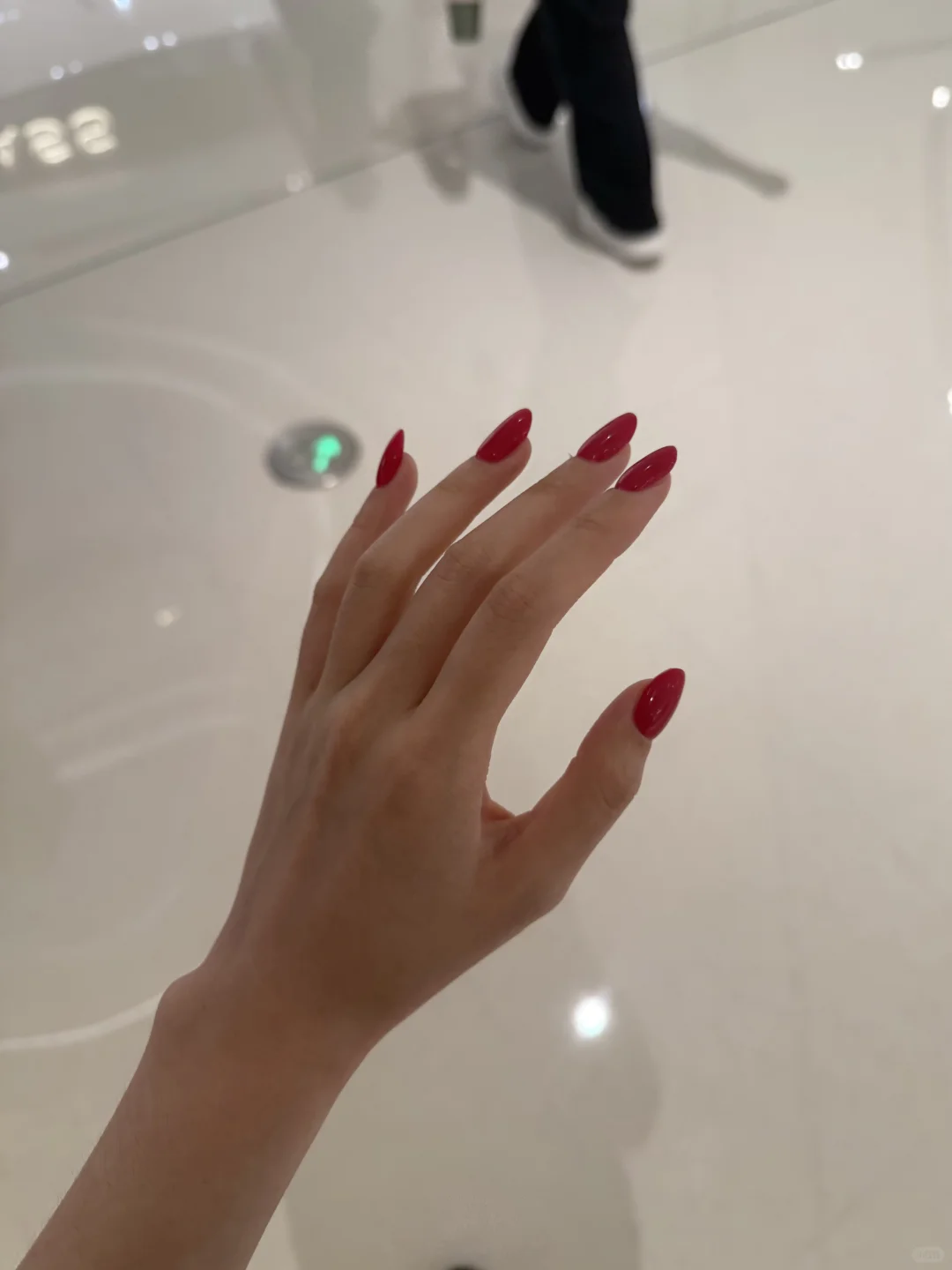 玫红色的指甲怎么可以这么好看！！！