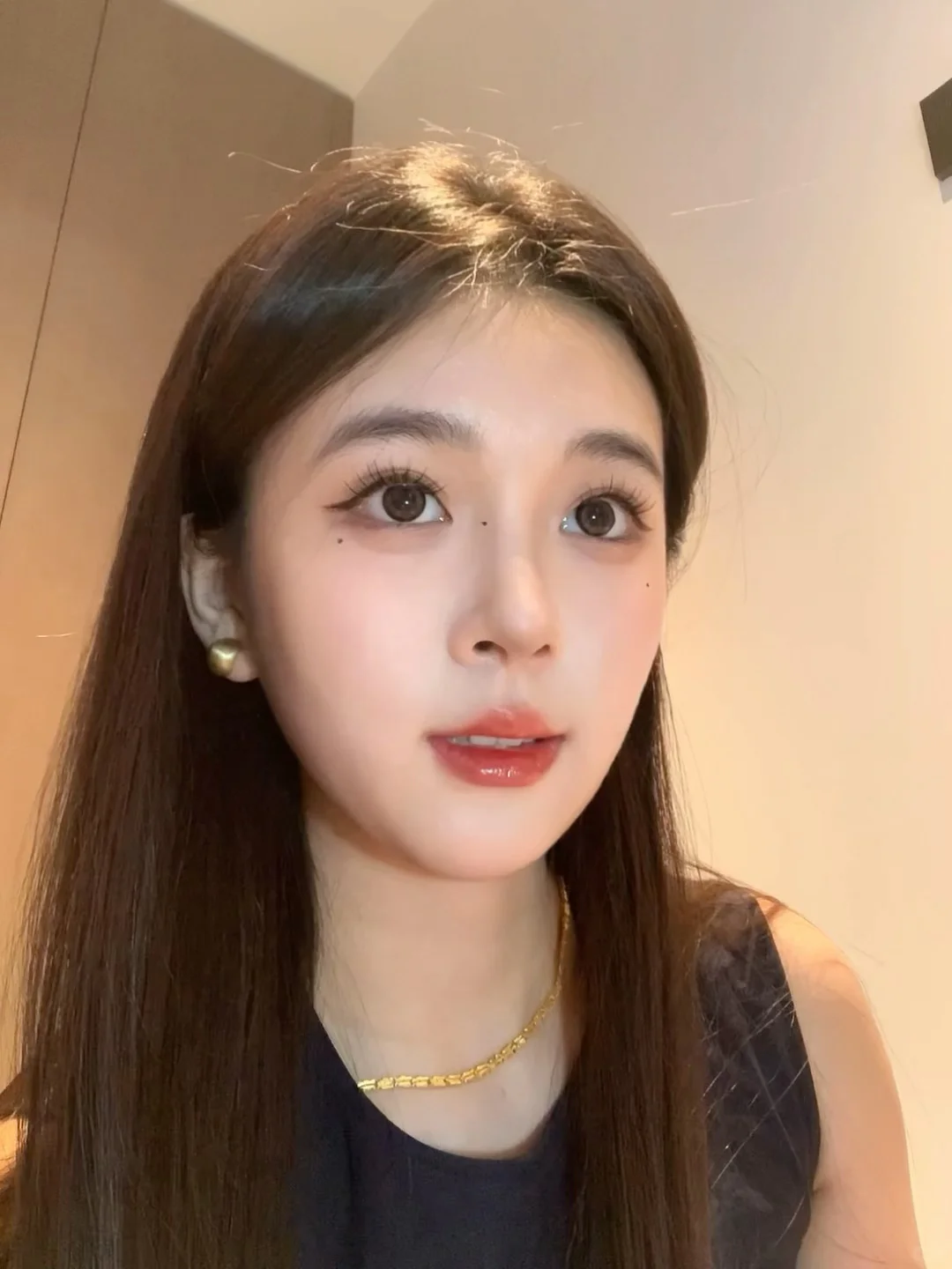 看我一键get氛围感大眼美女