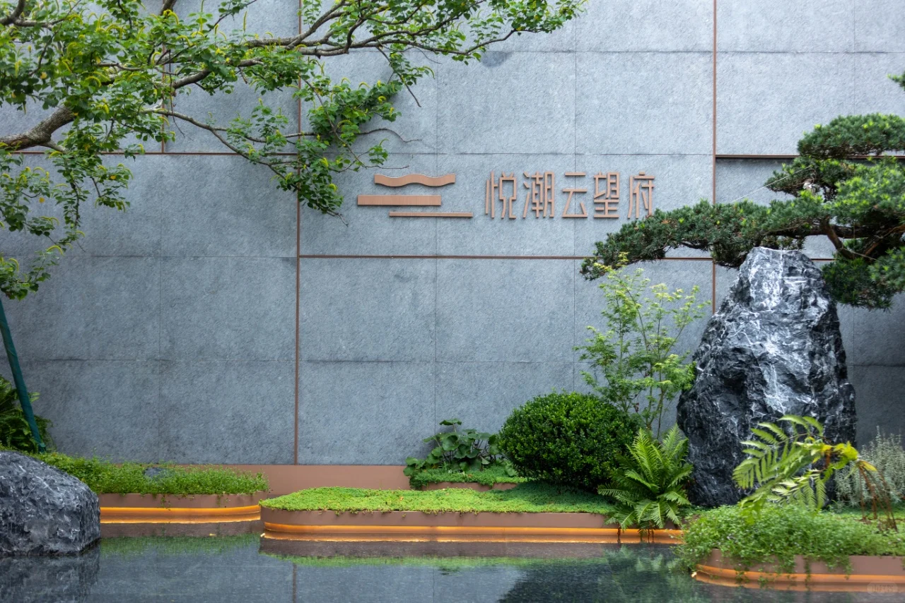 即将交付，这小区门大气！