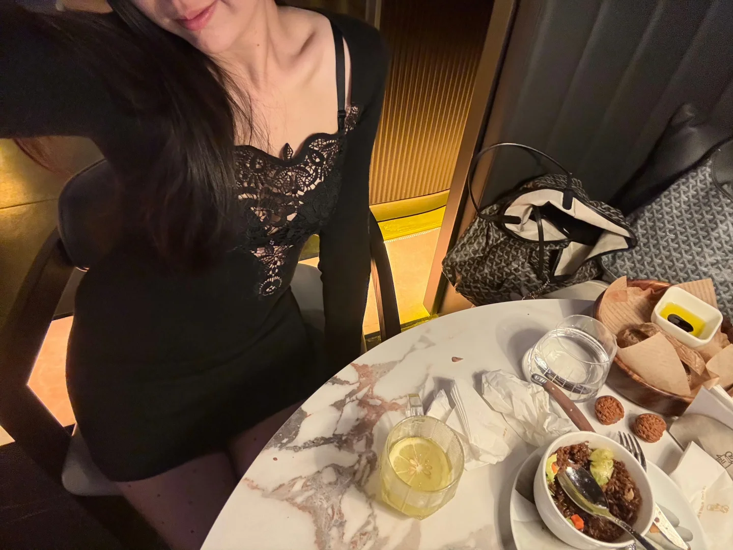 少女不行那就变少妇吧。哈哈哈