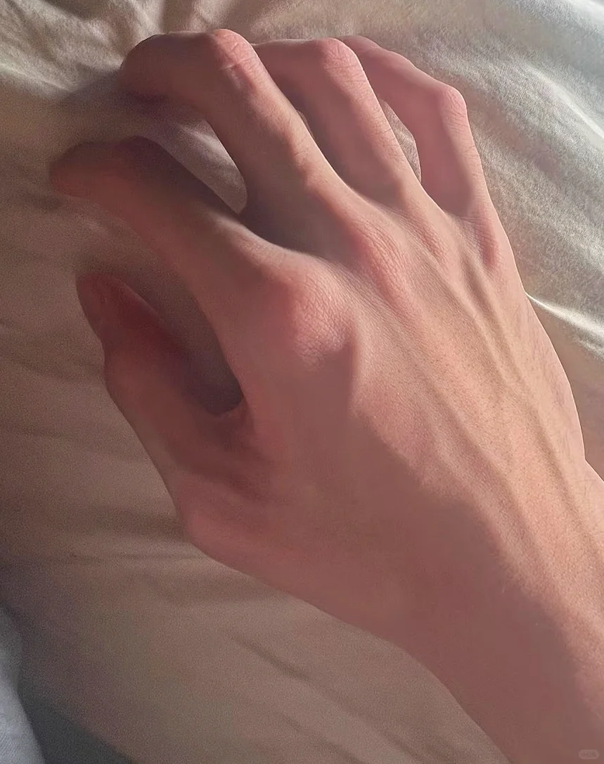 中医搂手撩妹，私聊全是撩手诊的