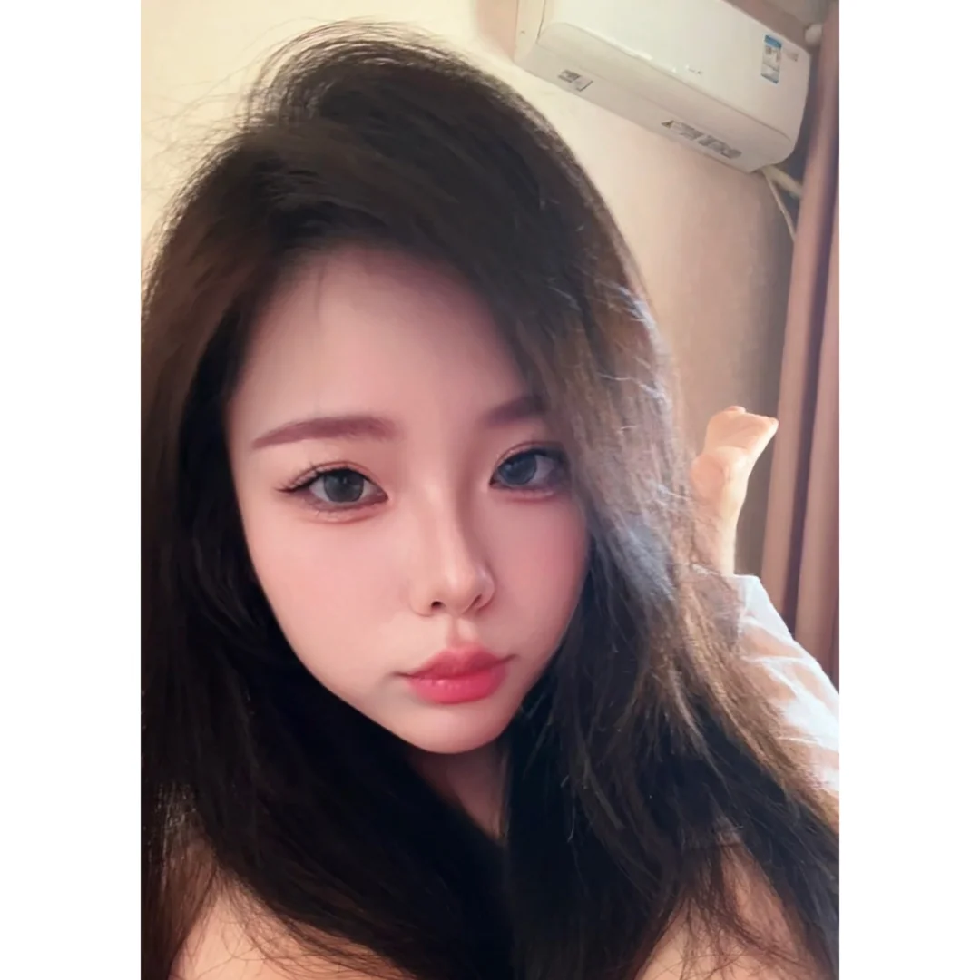 很多人问我喷什么香水 拜托 美女是有体香的